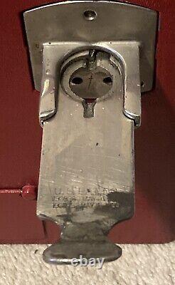 Antique 1933 Mills Vest Pocket Nickel Slot Machine & Key