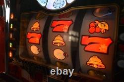Japanese Pachislo Slot Machine Las Vegas Token Operated Slot Machine + Coins